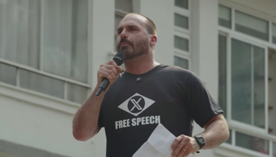 Eduardo Bolsonaro chama Alexandre de Moraes de 'psicopata' em ato contra ministro do STF