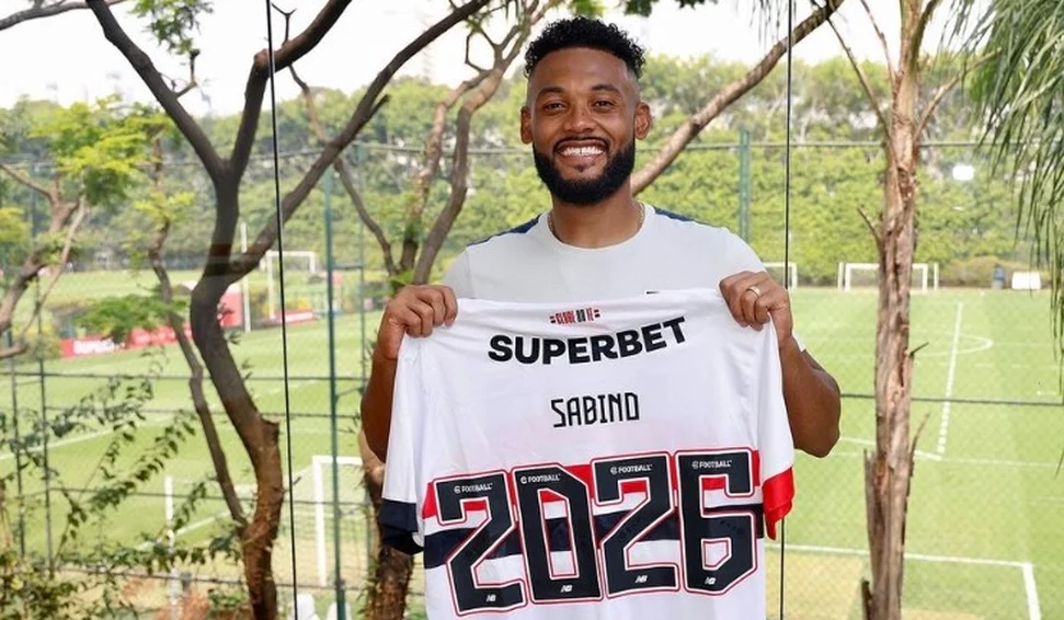 São Paulo anuncia a renovação de contrato com o zagueiro Sabino até o fim de 2026