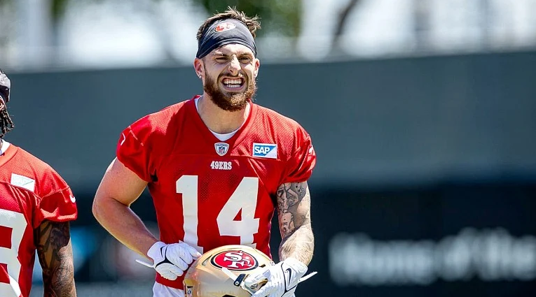 Jogador do San Francisco 49ers recebe alta após levar tiro no peito em tentativa de assalto