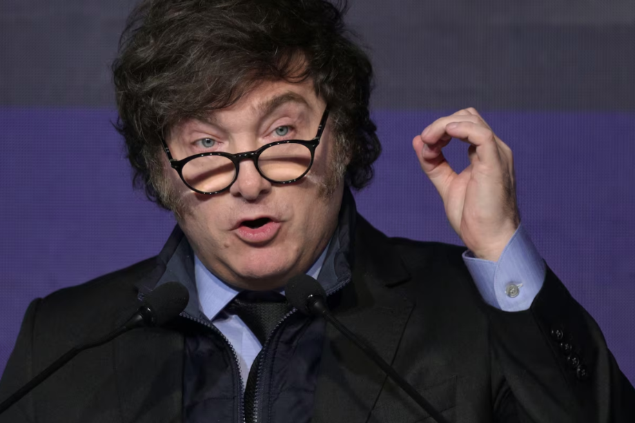 Javier Milei vetou a reforma do sistema de aposentadorias e pensões promovida pela oposição.