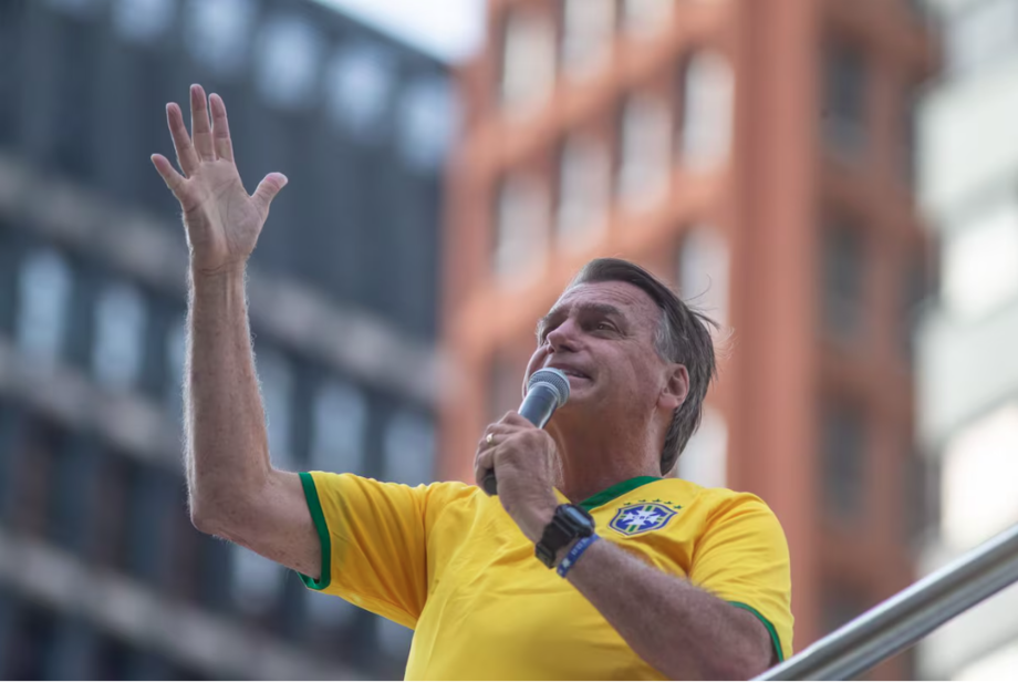 O ex-presidente Jair Bolsonaro (PL) durante o ato convocado por ele na Avenida Paulista, em fevereiro.
