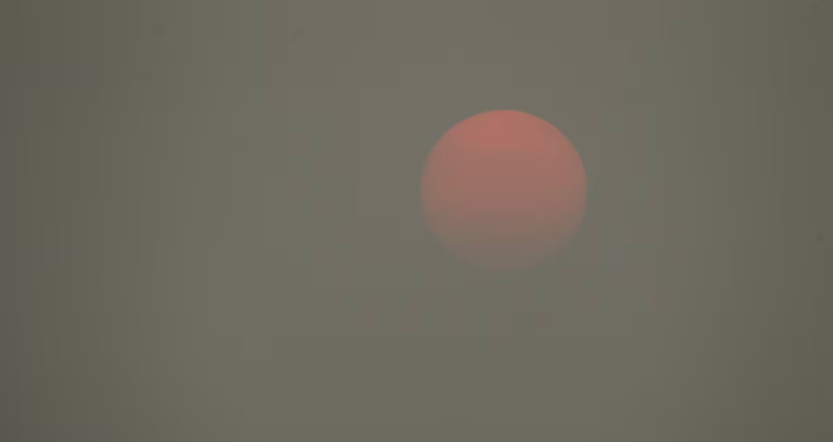 Vista do céu de São Paulo poluído por fumaça de incêndios florestais