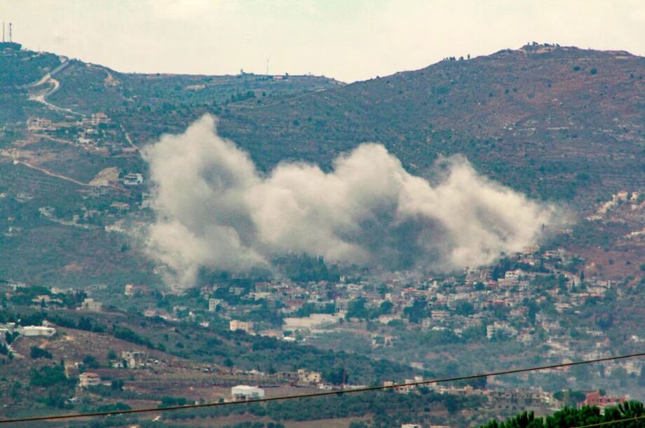 Bombardeio israelense atingiu a vila de Kfar Kila, no sul do Líbano, nesta sexta-feira, 20