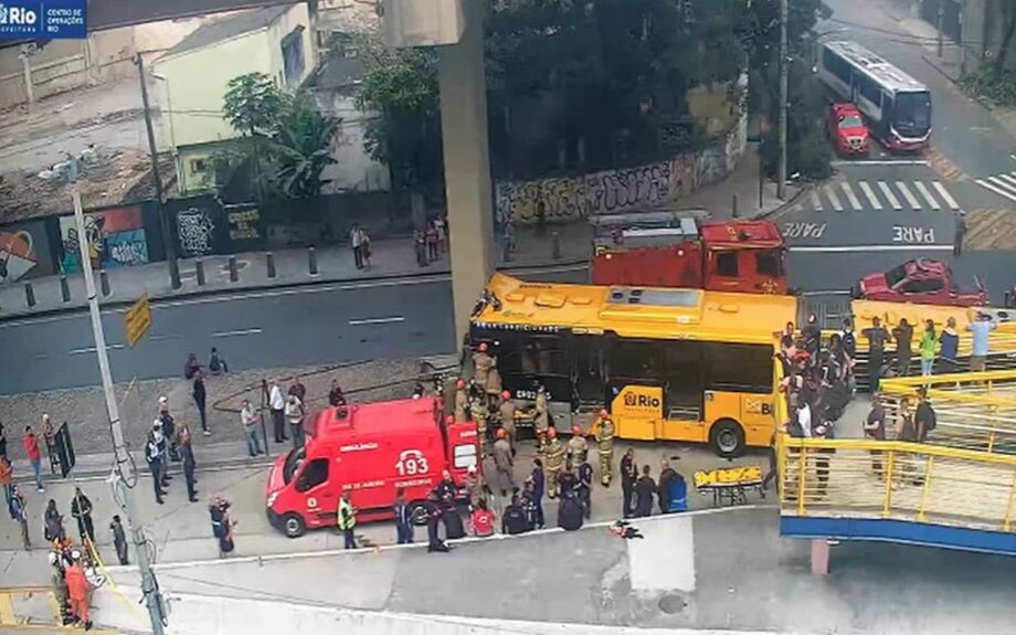 Colisão de BRT deixou feridos no Rio