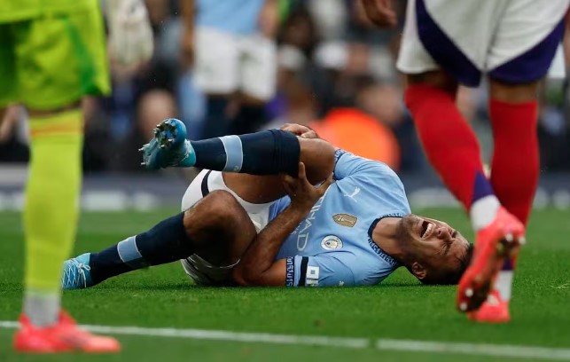 Rodri sente o joelho direito em Manchester City x Arsenal pela Premier League