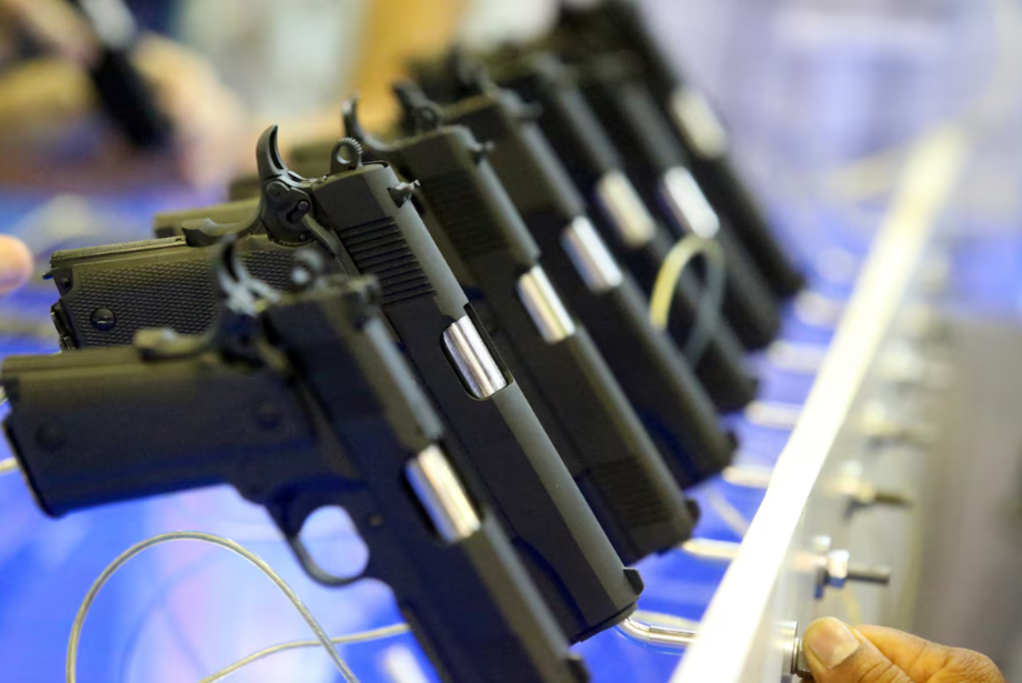 Armas de fogo: Leis de Rondônia e Distrito Federal que permitiam porte de arma sem autorização da Polícia Federal (PF) são inconstitucionais, decide STF.