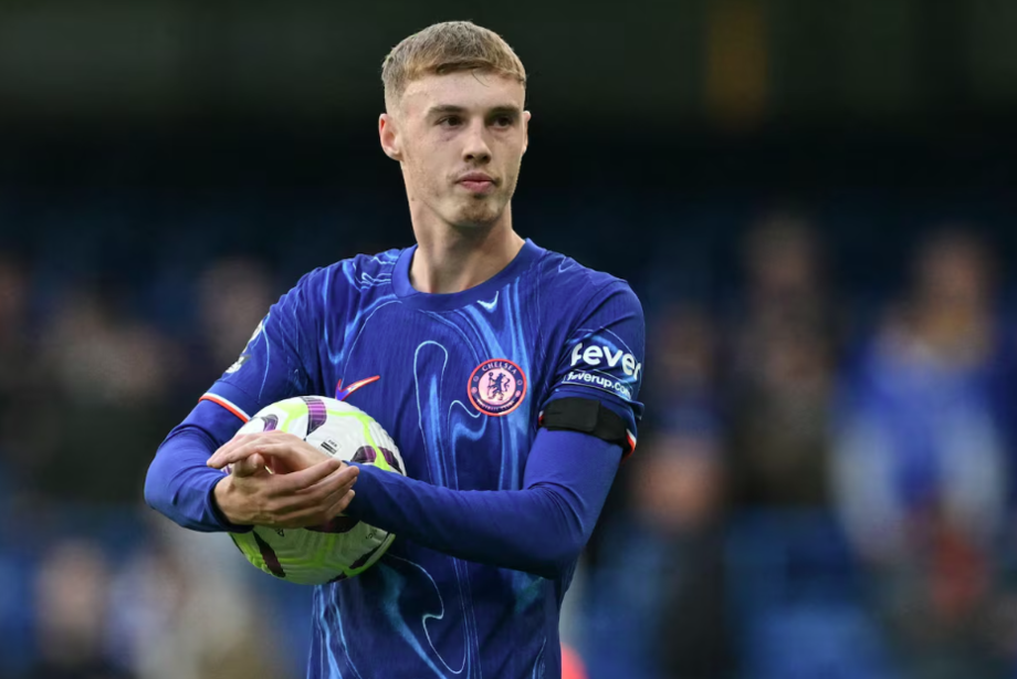 Cole Palmer anota quatro gols no primeiro tempo da partida diante do Brighton e alcança recorde histórico