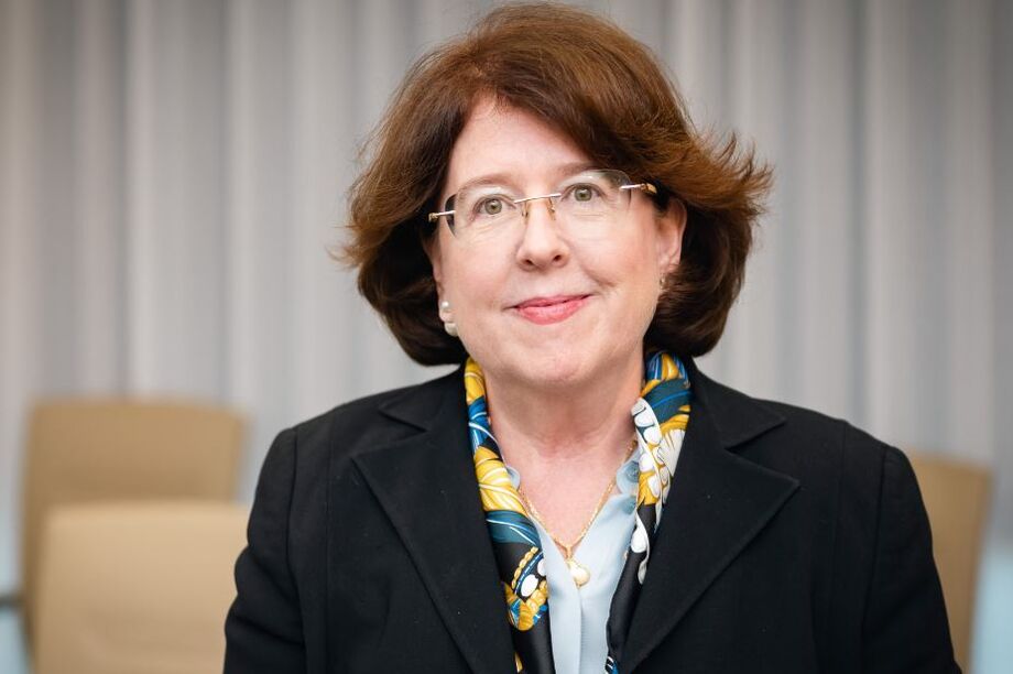 Elizabeth McCaul é integrante do Comitê de Supervisão do Banco Central Europeu (BCE)