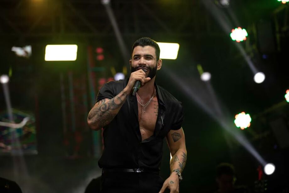 O cantor celebrou seu aniversário de 35 anos em um iate nesta terça-feira, 3