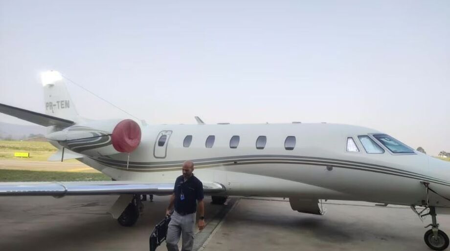 A aeronave de Gusttavo Lima, vendida para o dono da Vai de Bet, foi apreendida em Jundiaí, no Estado de São Paulo