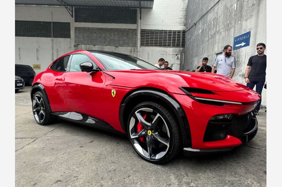 Ferrari avaliada em R$ 7 milhões foi apreendida pela Polícia Civil de Pernambuco na Operação Integration