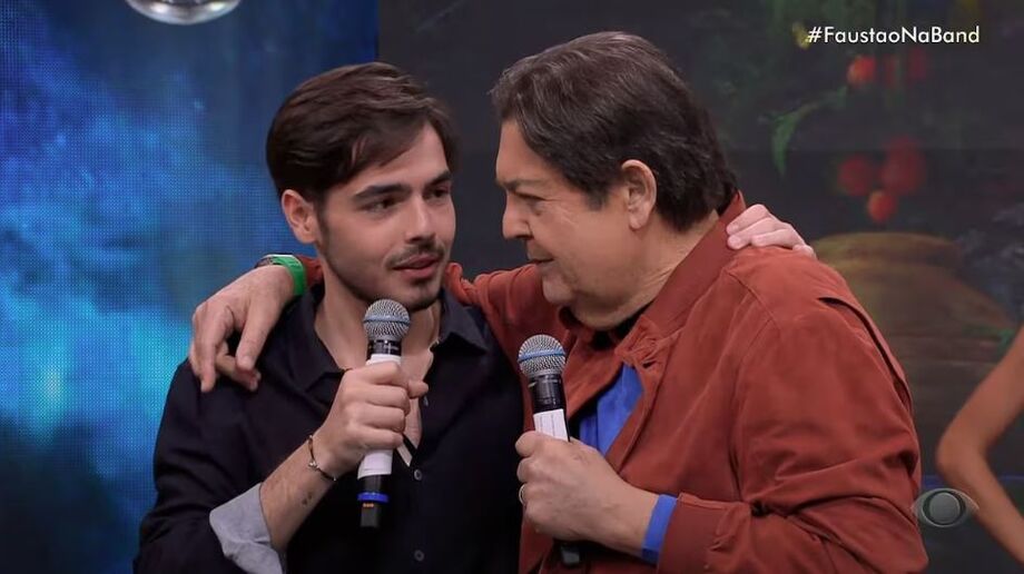 João Silva ao lado do pai, Fausto Silva, quando ainda apresentavam juntos o 'Faustão na Band'