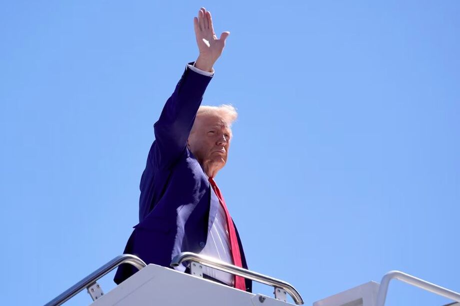 Trump acena para eleitores em Las Vegas, no sábado