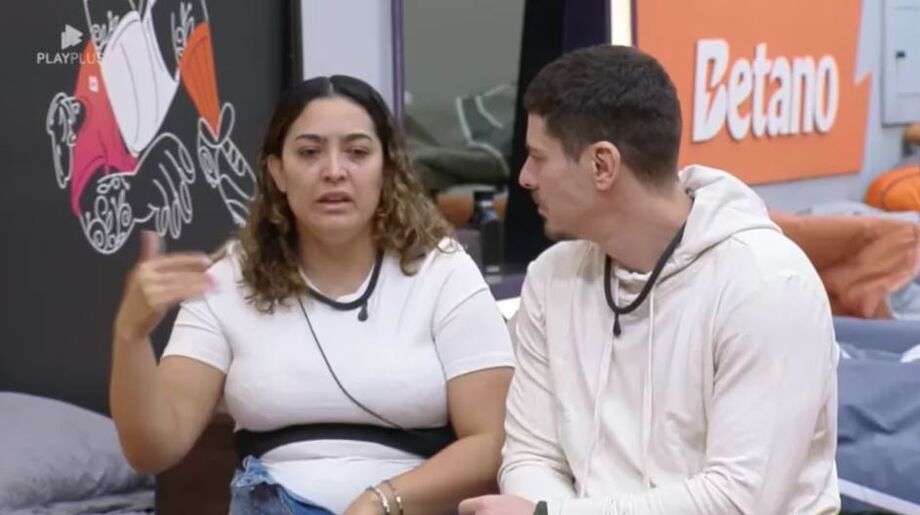 Camila Moura chorou ao falar do ex-marido