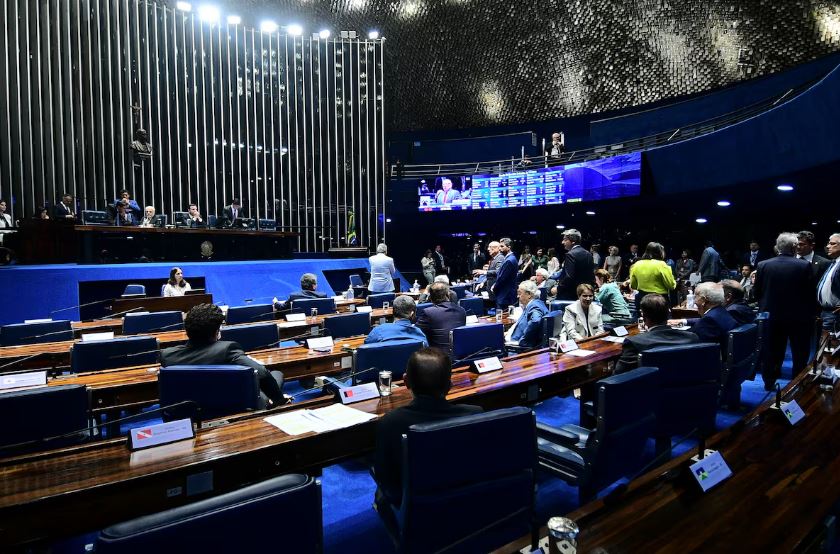 Plenário do Senado, proposta que altera lei da Ficha Limpa é criticada por organizações da sociedade civil