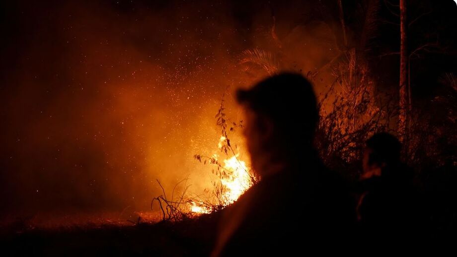 Brasil envia equipe de bombeiros para combater incêndios na Bolívia