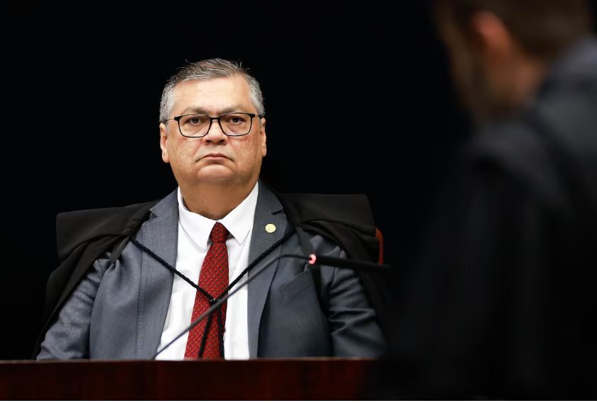 Dino afirmou que o poder financeiro não deve ditar regras jurídicas