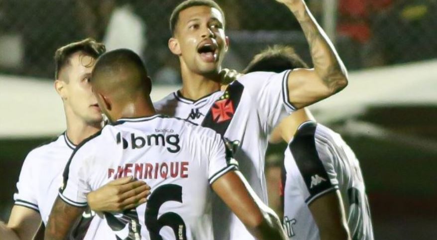 Vasco supera o Vitória em Salvador e se aproxima mais do G-6 do Brasileirão