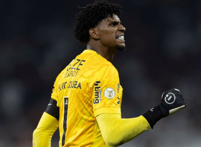 Hugo Souza vira prioridade do Corinthians para 2025 após clássico com o Flamengo