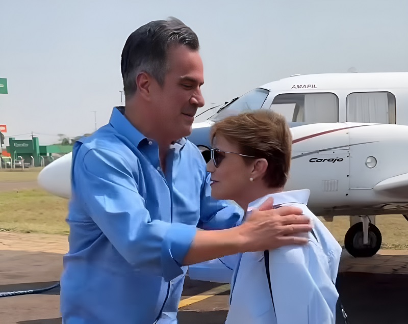 Ciro Nogueira e Tereza Cristina se cumprimentam em visita a Campo Grande para evento político.