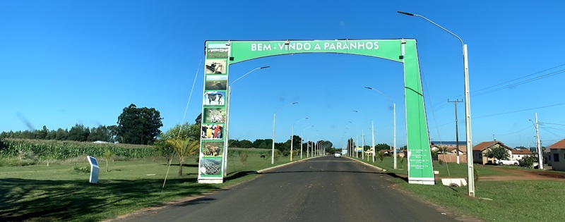 Entrada da cidade de Paranhos, com cerca de 15 mil habitantes.