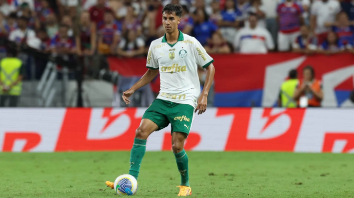 Vitor Reis se recupera de lesão na coxa e vira 'dor de cabeça boa' a Abel Ferreira no Palmeiras