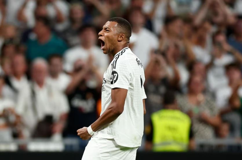 Kylian Mbappé comemora gol pelo Real Madrid no Espanhol