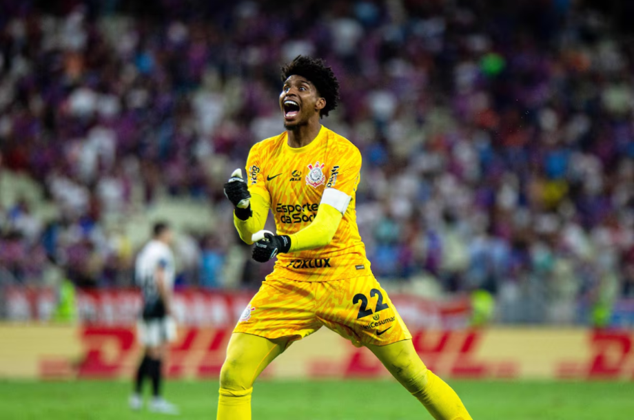 Hugo Souza é um dos destaques do Corinthians.