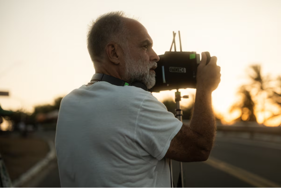 Karim Aïnouz durante as filmagens de seu último filme, 'Motel Destino', lançado em agosto Karim Aïnouz durante as filmagens de seu último filme, 'Motel Destino', lançado em agosto