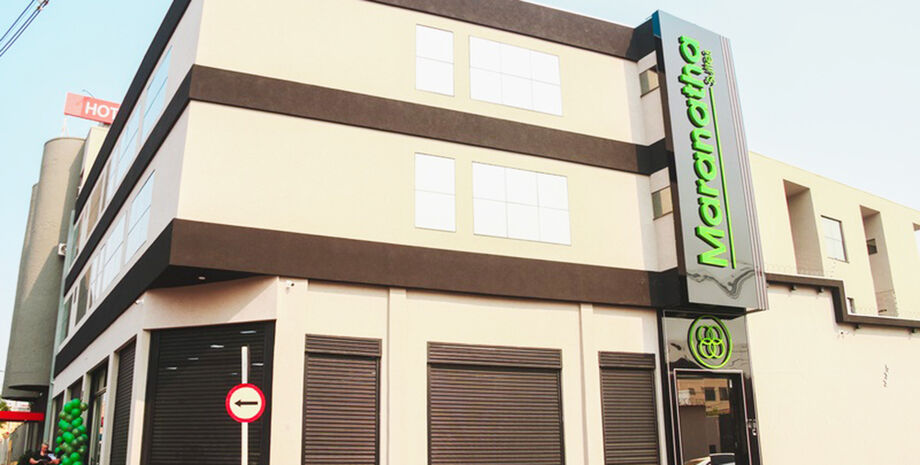O centro antigo de Campo Grande, conhecido por problemas de abandono e dependência química, passa por uma transformação com a chegada do Hotel Maranatha Suítes, que gerou mais de 100 empregos e promoveu a revitalização da área.