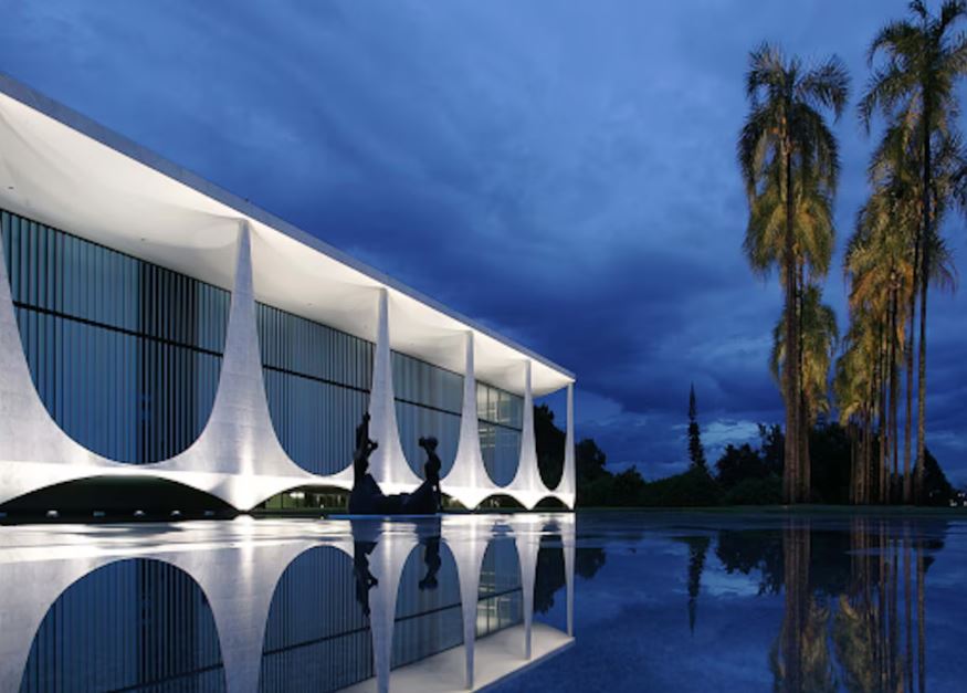 O Palácio da Alvorada, residência oficial do Presidente da República