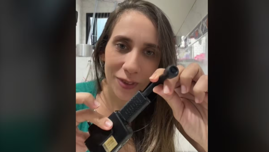Moradora de apartamento na Praia Grande diz ter encontrado uma câmera escondida na lâmpada do banheiro.