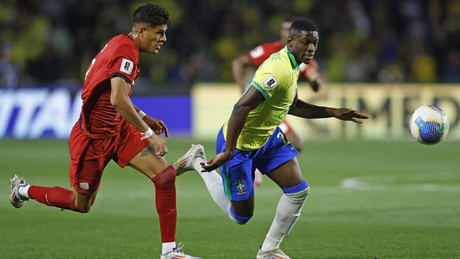 Em uma noite sem brilho, o Brasil falha em dominar o Paraguai e vê sua identidade futebolística cada vez mais distante.