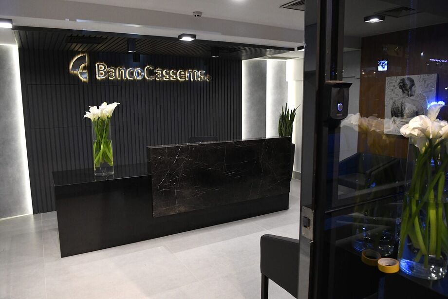 Cassems inaugura banco próprio para gerar receita e sustentar plano de saúde, com foco em servidores públicos e atendimento personalizado.