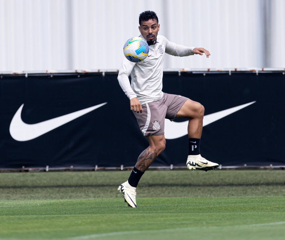 Corinthians faz treino de enfrentamento e Carrillo se despede de Arábia Saudita