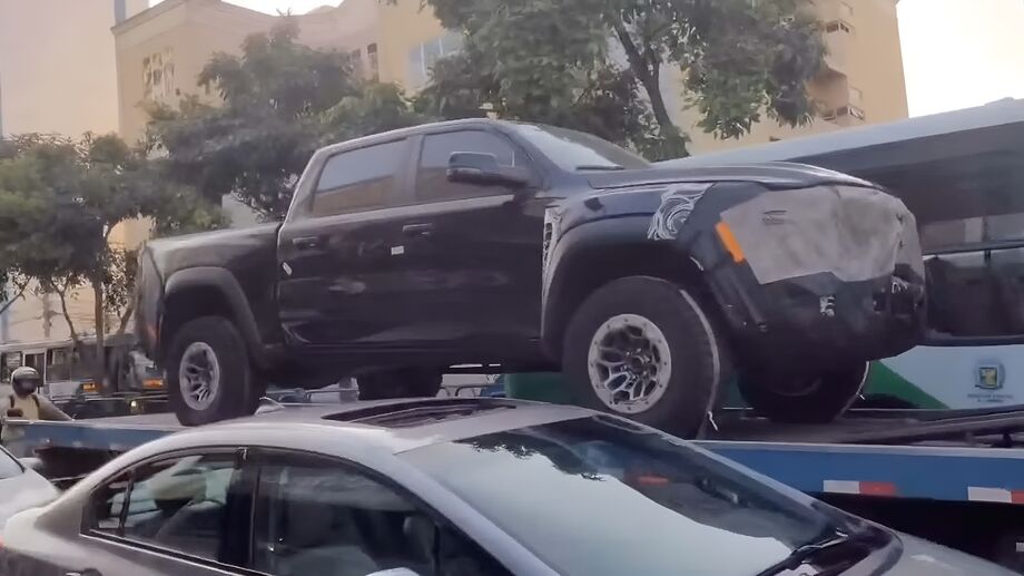 RAM 1500 RHO nova picape de 548 cv é flagrada no Brasil