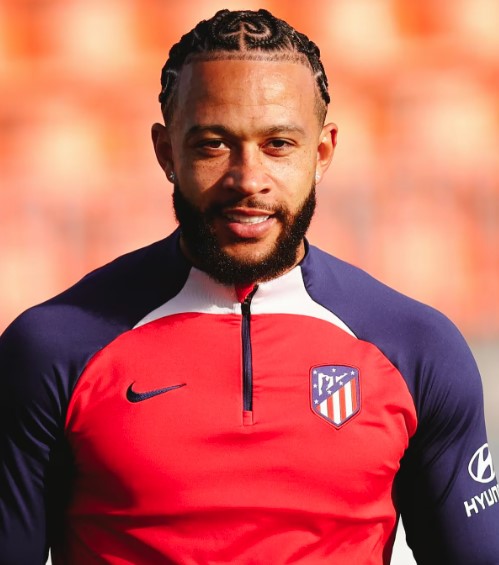 Memphis Depay deixou o Atlético de Madrid após fim de contrato com o clube espanhol.
