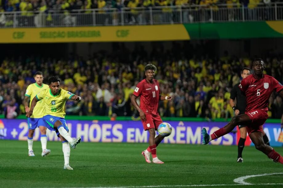 Rodrygo fez o gol que definiu a vitória do Brasil sobre o Equador, em Curitiba