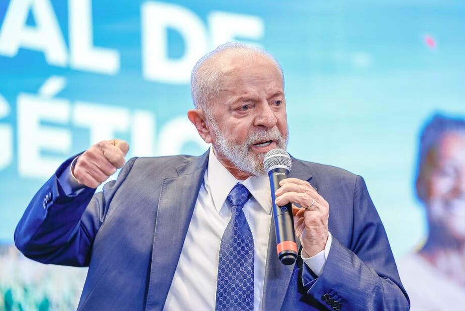Lula volta a defender salário mínimo e rebate críticas sobre gastos do governo