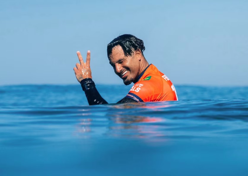 Ítalo Ferreira foi superado pelo havaiano John John Fluence, que disputou apenas uma bateria por ter obtido a melhor classificação