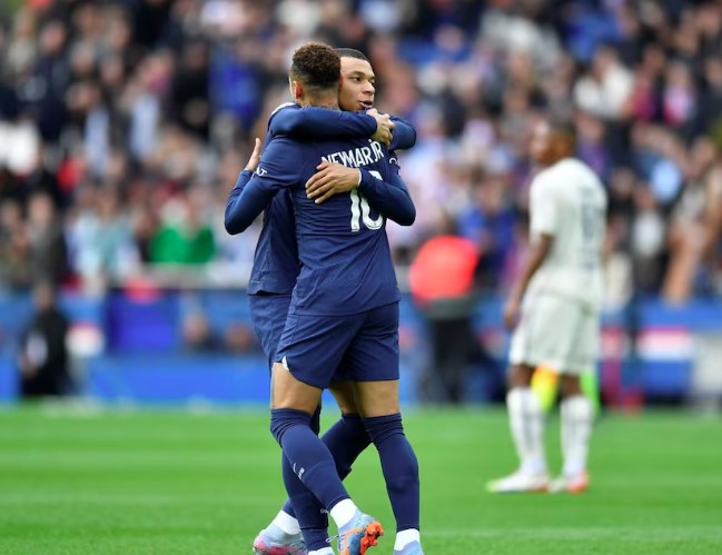 Neymar e Mbappé foram companheiros de time durante seis temporadas no Paris Saint-Germain