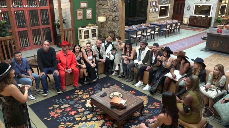 Os participantes se apresentaram logo após entrarem na sede