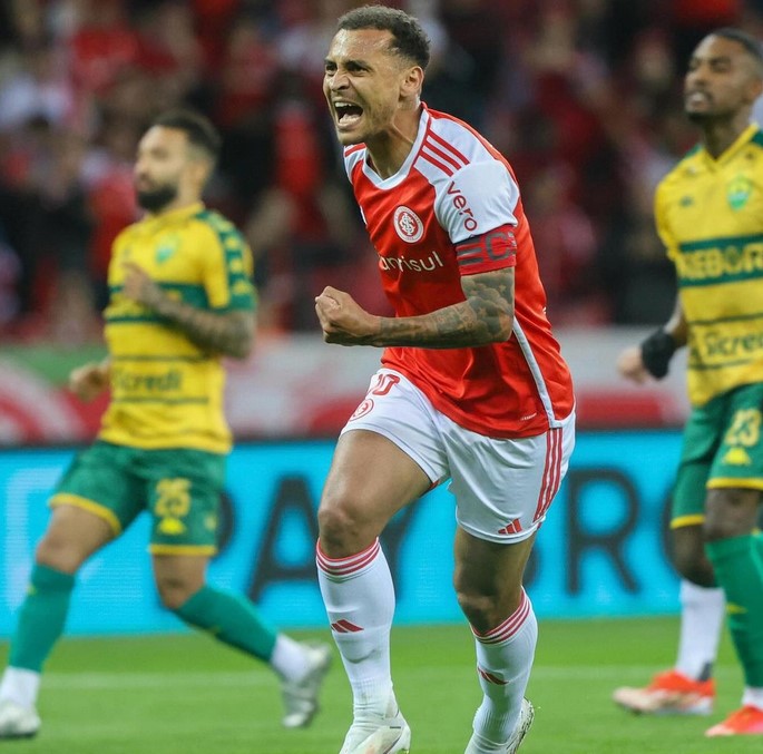 Com gols de Alan Patrick, Mercado e Borré, o Internacional se manteve em oitavo lugar, com 38 pontos