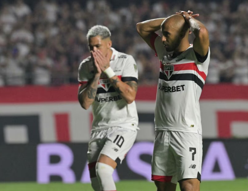 Lucas perdeu pênalti no final do primeiro tempo, quando o Botafogo era melhor