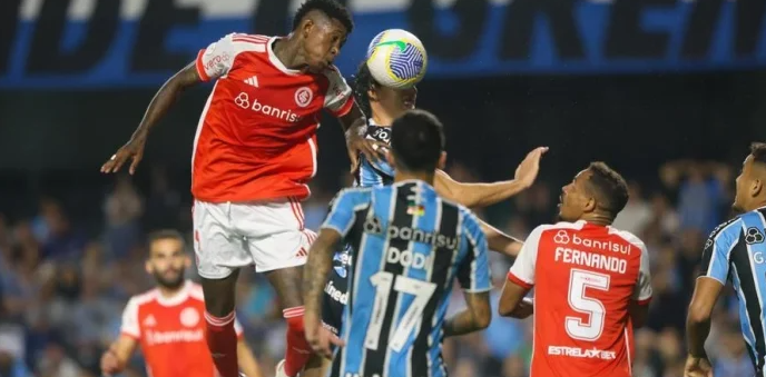 STJD condena Inter por arremesso de sinalizadores no campo em clássico com o Grêmio