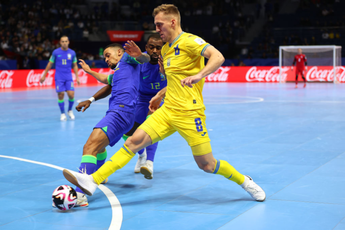 Brasil vence Ucrânia por 3 x 2, com show de Dyego, e está na final da Copa do Mundo de Futsal