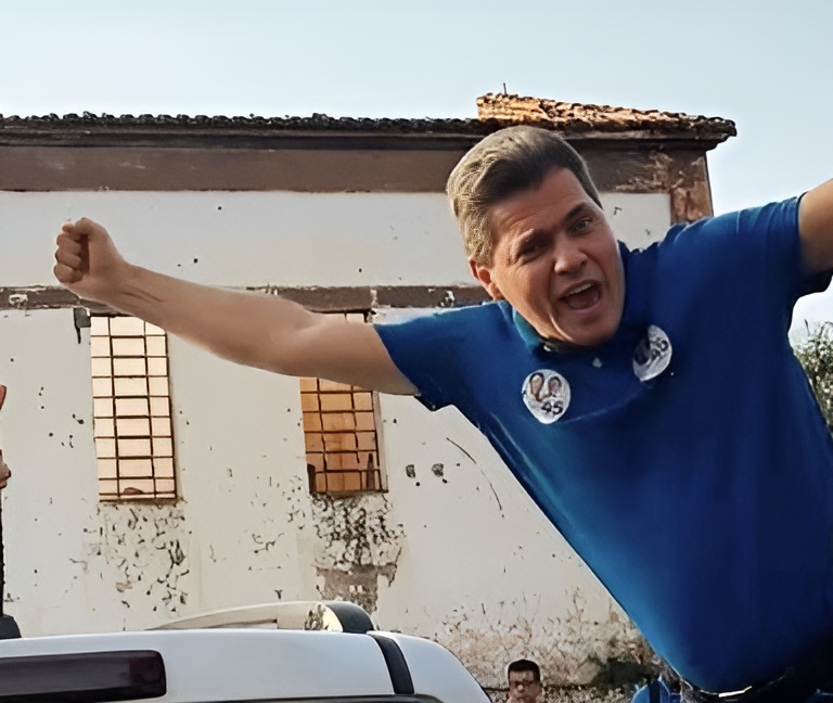 Marcos Calderan foi reeleito prefeito de Maracaju com 77,56% dos votos. O prefeito promete mais trabalho e obras para o próximo mandato, reforçando seu compromisso com a cidade.