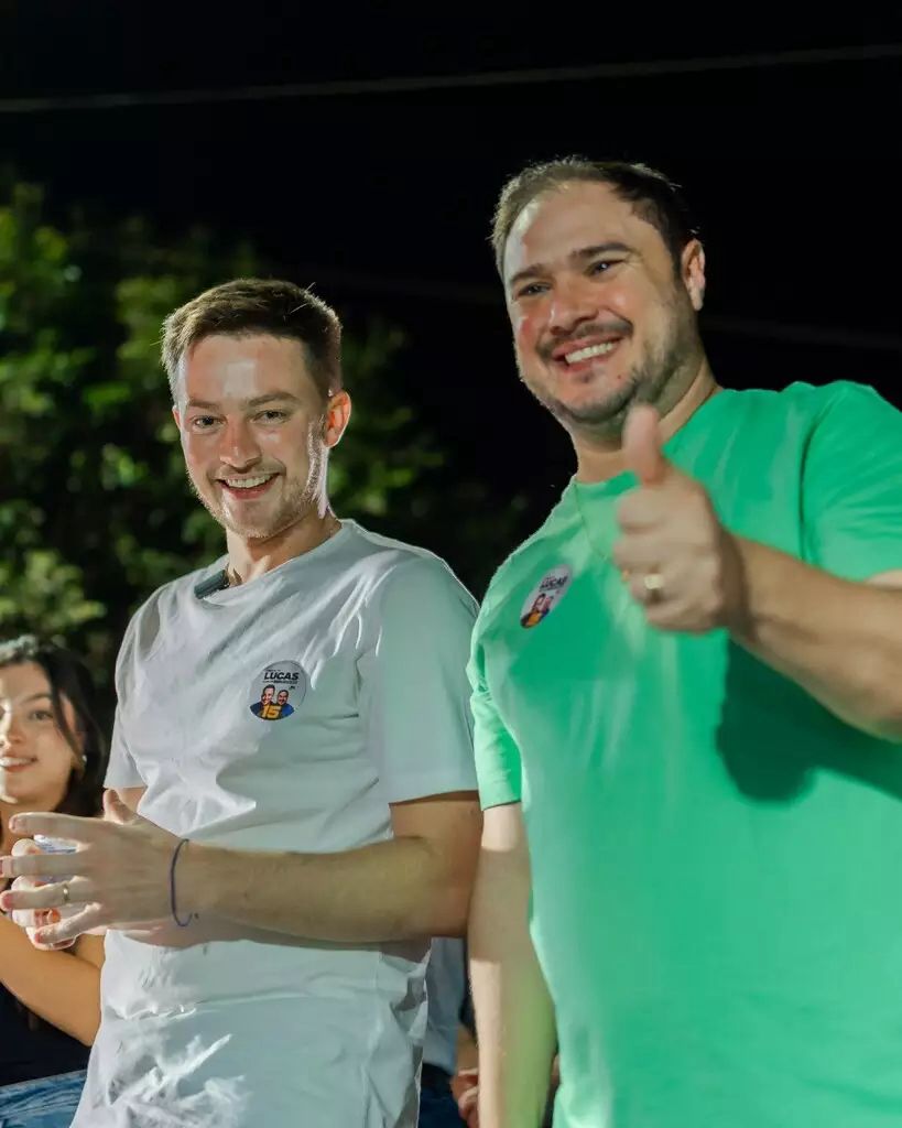 Prefeito Lucas Foroni (verde) ao lado do vice Doutor Leonardo