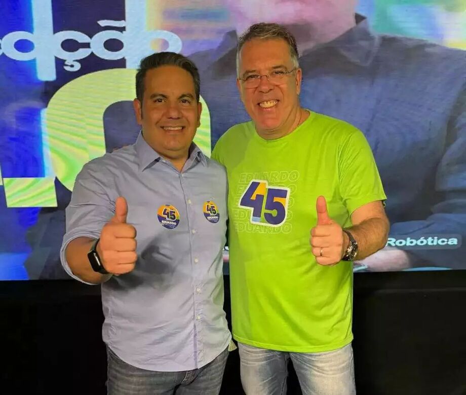 Prefeito Eduardo Campo (verde) ao lado do vice Patrick Derzi