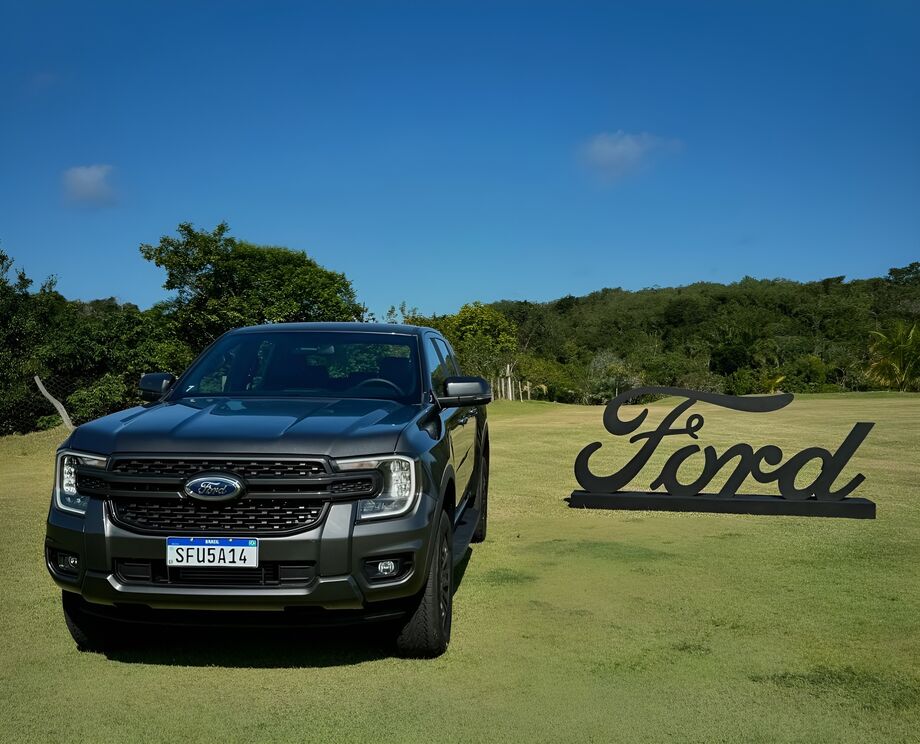 Nova Ford Ranger Black é lançada por R$ 219.990 com design sofisticado, motorização eficiente e atualizações multimódulos OTA.